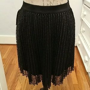 🎀NWT Bongo lace overlay skirt.